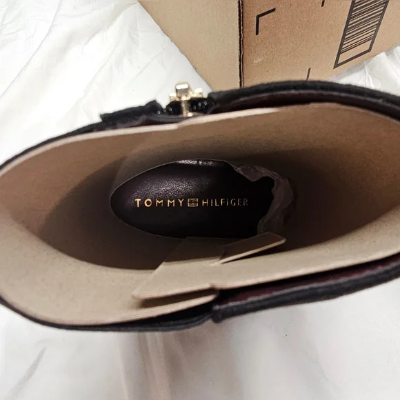TOMMY HILFIGER Women's Black Suede Imiera Zippered Ankle Boots Size 9.5 NEW - Picture 9 of 11